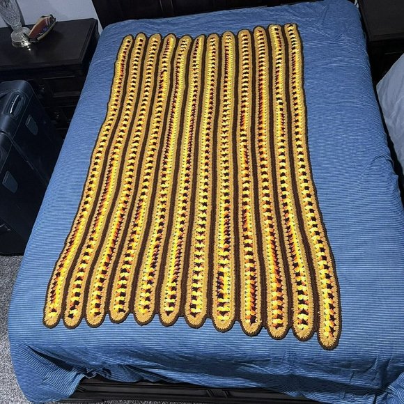 Vtg Shabby Chic Scallop Ends Knit Crochet Granny Blanket Afghan Throw 68” X 41” - Picture 2 of 6